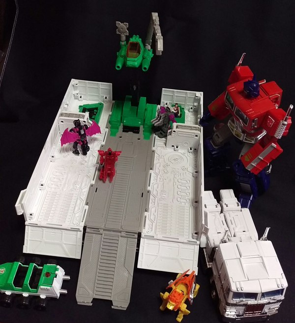 MP 711 Convoy 7 Eleven Version In Hand Pictures Of Latest MP 10 Optimus Variant 08 (8 of 13)